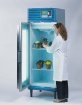 Vertikální inkubátor s chlazením a vnitřním fotosyntetickým osvětlením