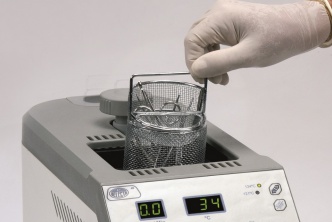 Parní autokláv a sterilizace laboratorních nástrojů